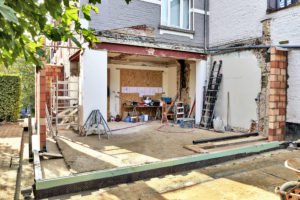 Construction d'une extension sur une maison classique en brique
