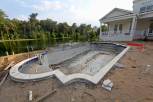 Lire la suite à propos de l’article Coût de la rénovation d’une piscine 