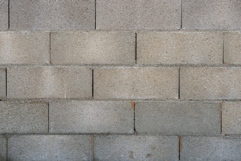 Mur en bloc de parpaing, clôture en béton