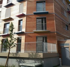 Lire la suite à propos de l’article Bardage en bois : avantages et prix indicatifs