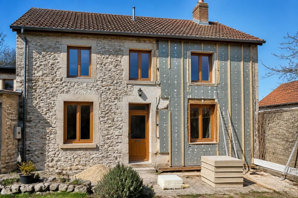 découvrez les coûts et astuces pour la rénovation de votre maison ancienne dans la région grand est. guide complet pour réussir vos travaux de rénovation efficacement.